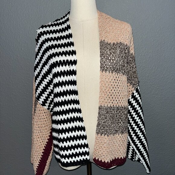 SAACHI Birdie Colorblock Crochet Cropped Sweater Cardigan Jacket -Made in India - Picture 5 of 13